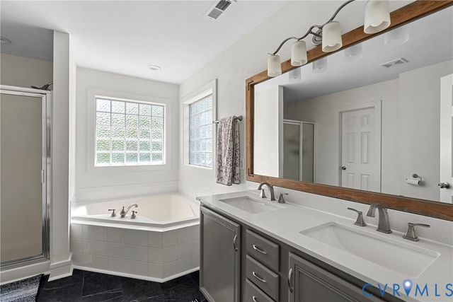 8919 Hollow Oak Dr, Midlothian, VA 23112