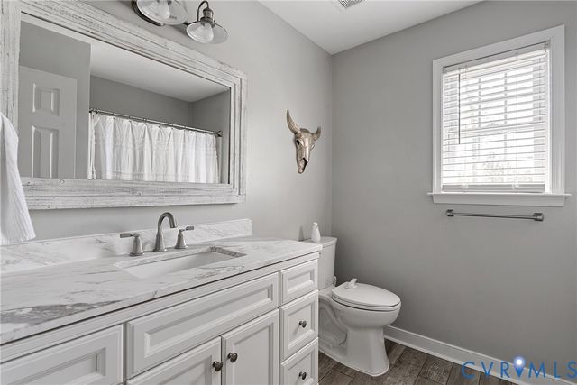 8919 Hollow Oak Dr, Midlothian, VA 23112