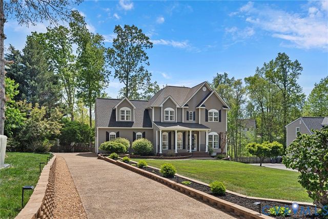 8919 Hollow Oak Dr, Midlothian, VA 23112
