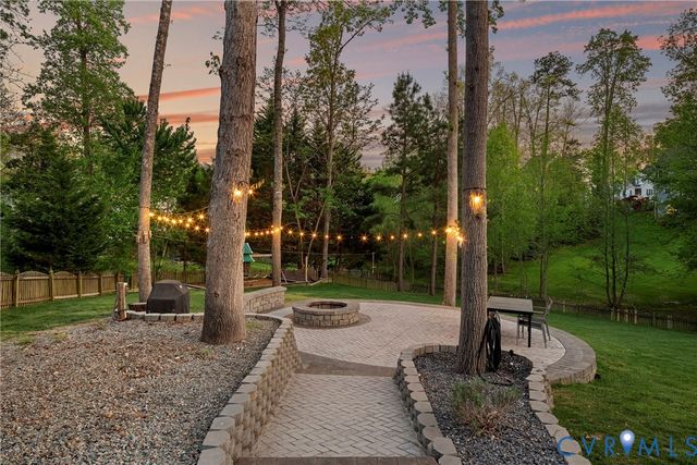 8919 Hollow Oak Dr, Midlothian, VA 23112