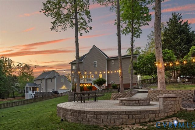 8919 Hollow Oak Dr, Midlothian, VA 23112