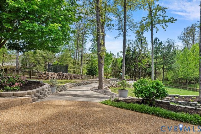 8919 Hollow Oak Dr, Midlothian, VA 23112