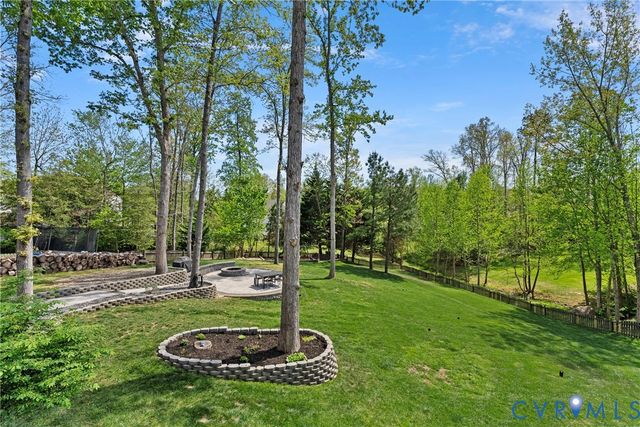 8919 Hollow Oak Dr, Midlothian, VA 23112