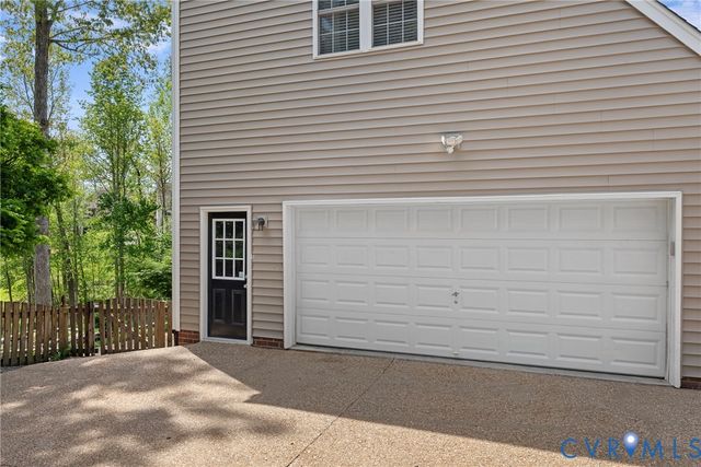 8919 Hollow Oak Dr, Midlothian, VA 23112