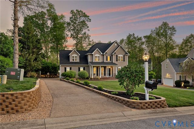 8919 Hollow Oak Dr, Midlothian, VA 23112