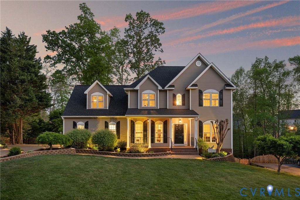 8919 Hollow Oak Dr, Midlothian, VA 23112