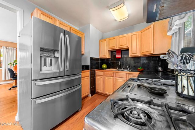 3111 W Avenue L 6, Lancaster, CA 93536