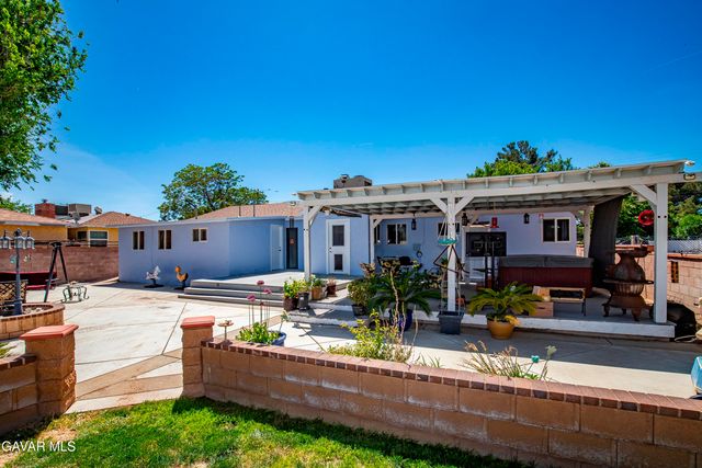 3111 W Avenue L 6, Lancaster, CA 93536