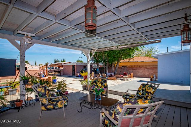 3111 W Avenue L 6, Lancaster, CA 93536