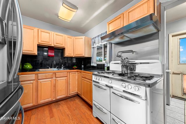 3111 W Avenue L 6, Lancaster, CA 93536