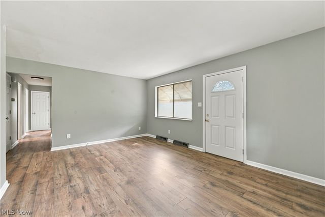 306 E State Street, Barberton, OH 44203