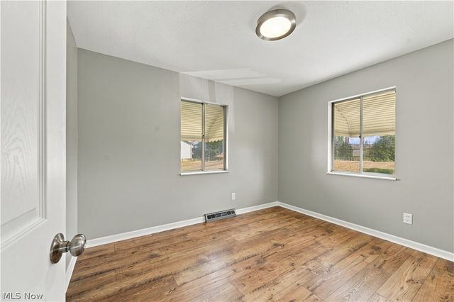 306 E State Street, Barberton, OH 44203