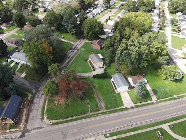 306 E State Street, Barberton, OH 44203