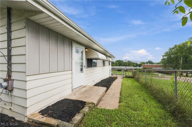 306 E State Street, Barberton, OH 44203