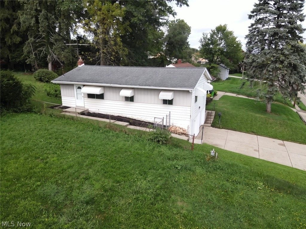 306 E State Street, Barberton, OH 44203