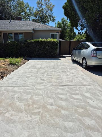 8913 Rathburn Avenue, Northridge, CA 91325