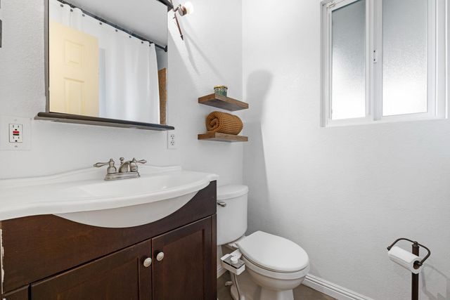 601 Oakshire Ave, Modesto, CA 95354