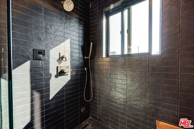 12153 E Palms Boulevard, Los Angeles, CA 90066