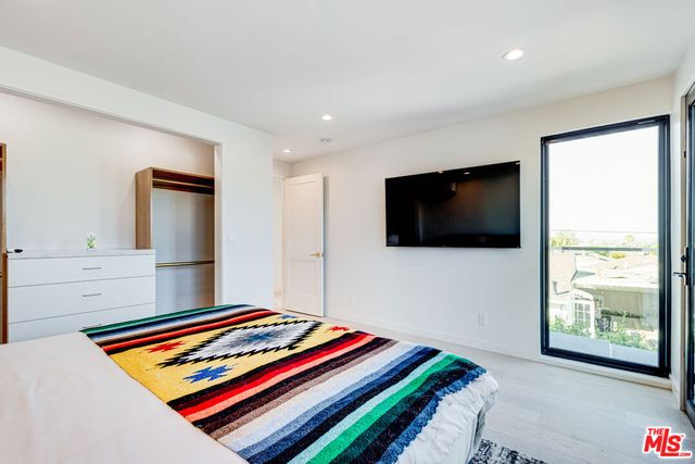 12153 E Palms Boulevard, Los Angeles, CA 90066