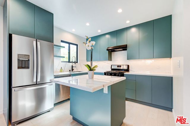 12153 E Palms Boulevard, Los Angeles, CA 90066