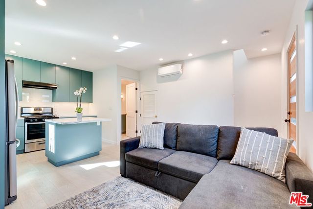 12153 E Palms Boulevard, Los Angeles, CA 90066