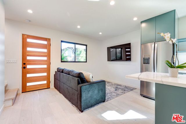 12153 E Palms Boulevard, Los Angeles, CA 90066