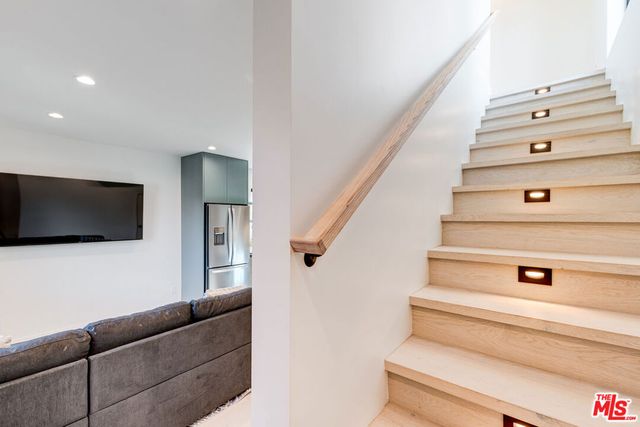 12153 E Palms Boulevard, Los Angeles, CA 90066