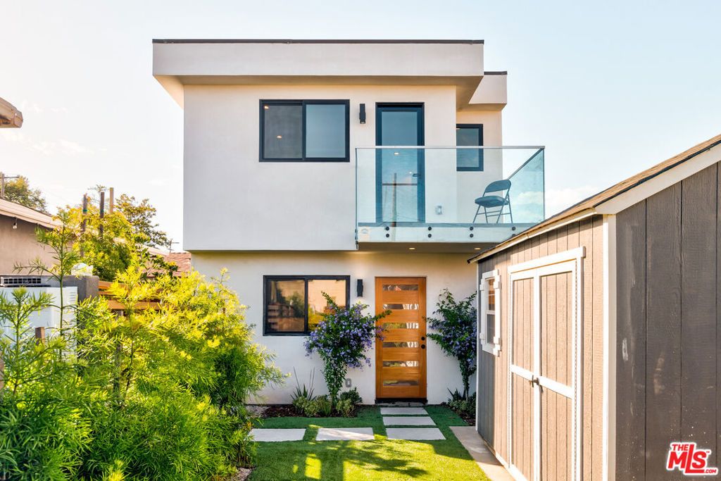 12153 E Palms Boulevard, Los Angeles, CA 90066