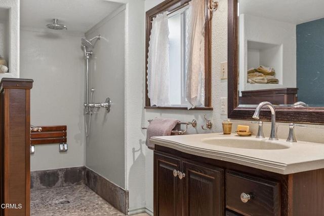 939 Laurel Road, Santa Paula, CA 93060