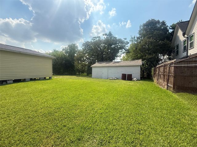 8033 Kenton Street, Houston, TX 77028