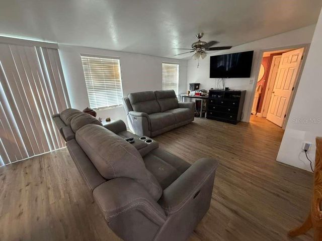 2412 ISLAND OAKS W, Lakeland, FL 33805