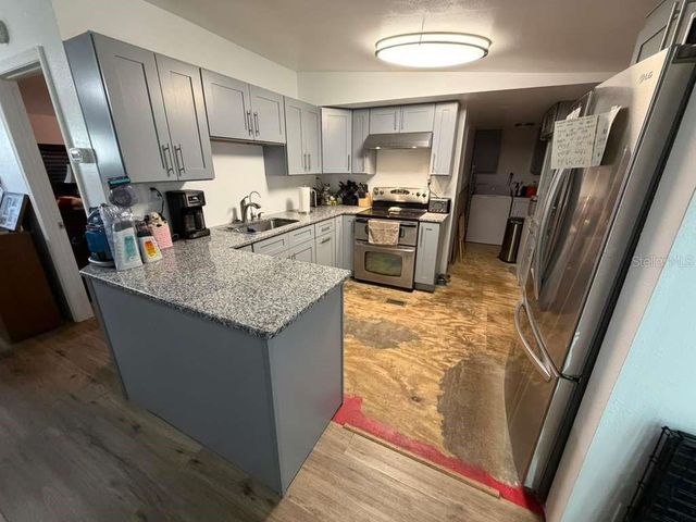 2412 ISLAND OAKS W, Lakeland, FL 33805