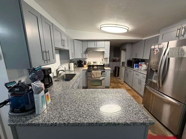 2412 ISLAND OAKS W, Lakeland, FL 33805