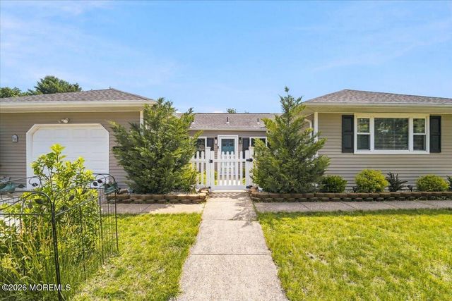 20 Le Lamentin Drive, Toms River, NJ 08757