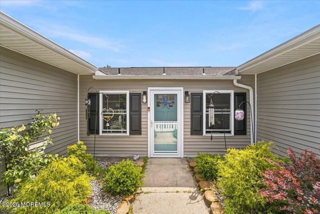 20 Le Lamentin Drive, Toms River, NJ 08757