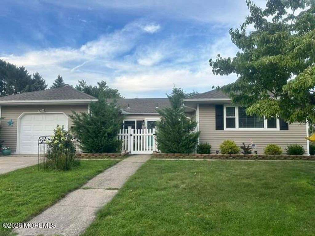 20 Le Lamentin Drive, Toms River, NJ 08757