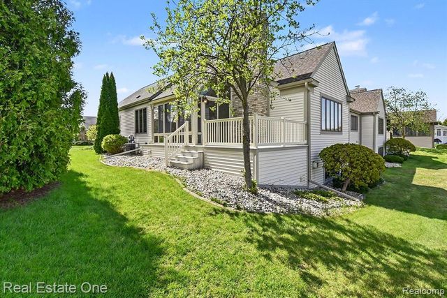 5661 Macintosh Drive, Bay City, MI 48706