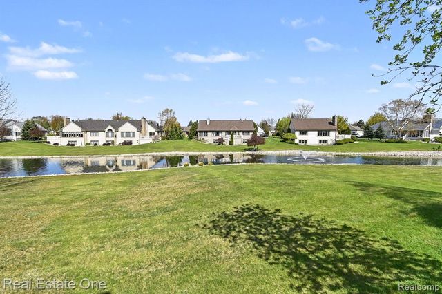 5661 Macintosh Drive, Bay City, MI 48706