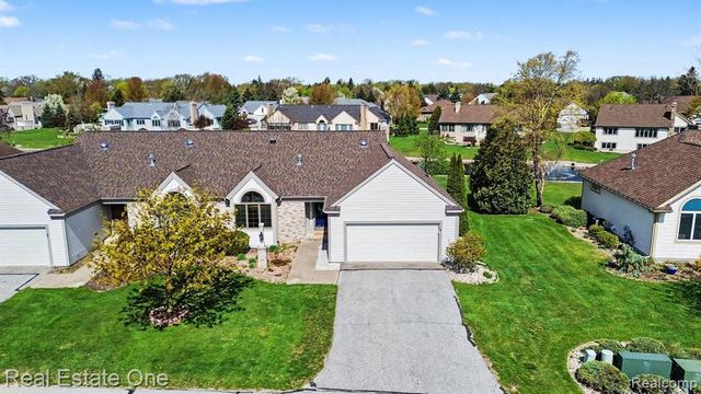 5661 Macintosh Drive, Bay City, MI 48706
