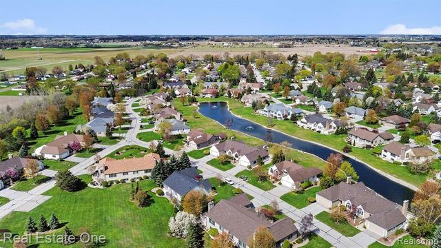 5661 Macintosh Drive, Bay City, MI 48706