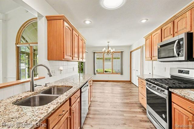 5661 Macintosh Drive, Bay City, MI 48706