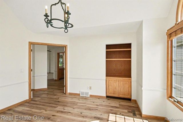 5661 Macintosh Drive, Bay City, MI 48706