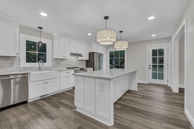 351 Hampshire Dr, Clarksville, TN 37043