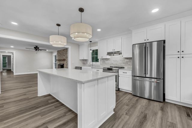 351 Hampshire Dr, Clarksville, TN 37043