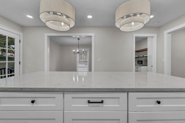 351 Hampshire Dr, Clarksville, TN 37043