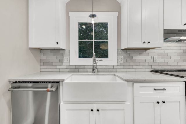 351 Hampshire Dr, Clarksville, TN 37043