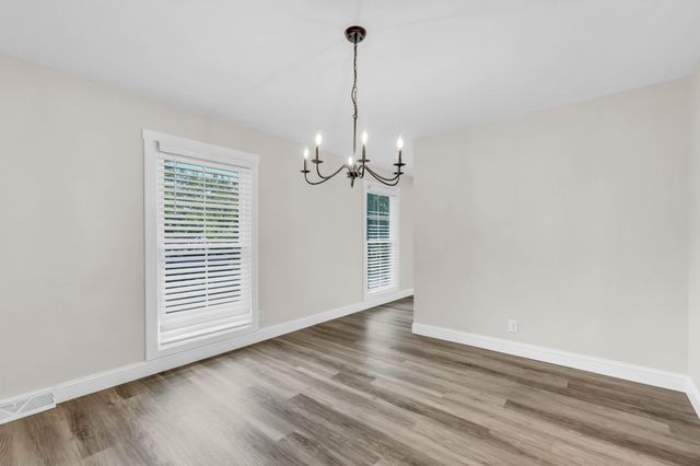 351 Hampshire Dr, Clarksville, TN 37043