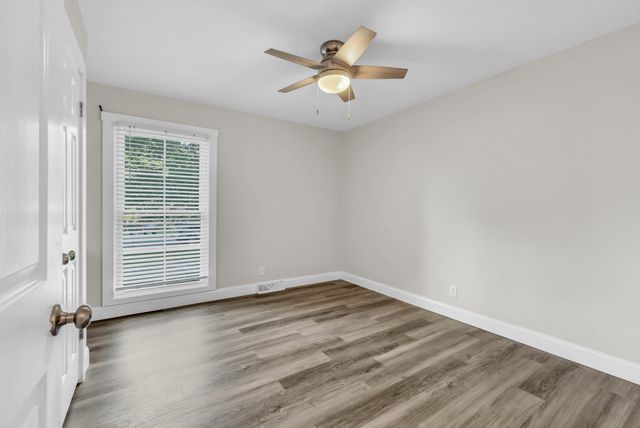 351 Hampshire Dr, Clarksville, TN 37043