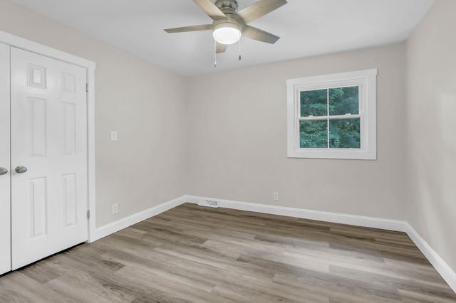 351 Hampshire Dr, Clarksville, TN 37043