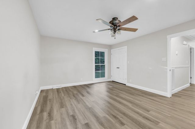 351 Hampshire Dr, Clarksville, TN 37043